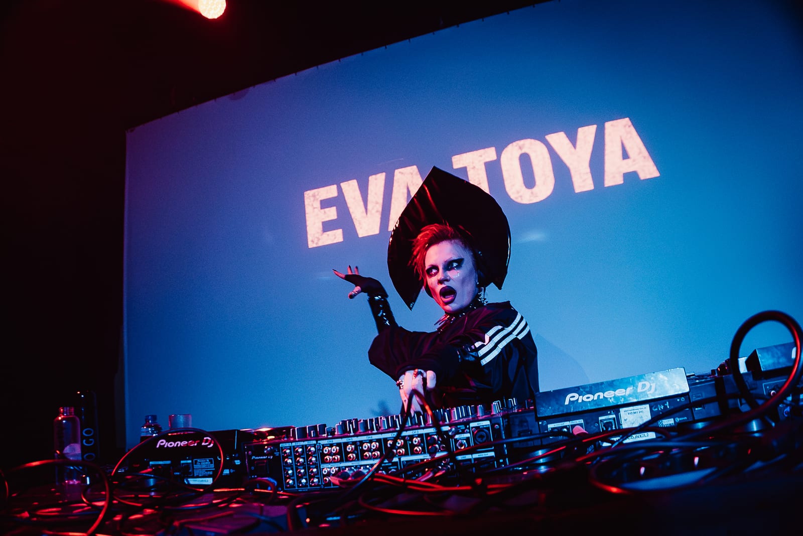 EVA TOYA — projection at the booth